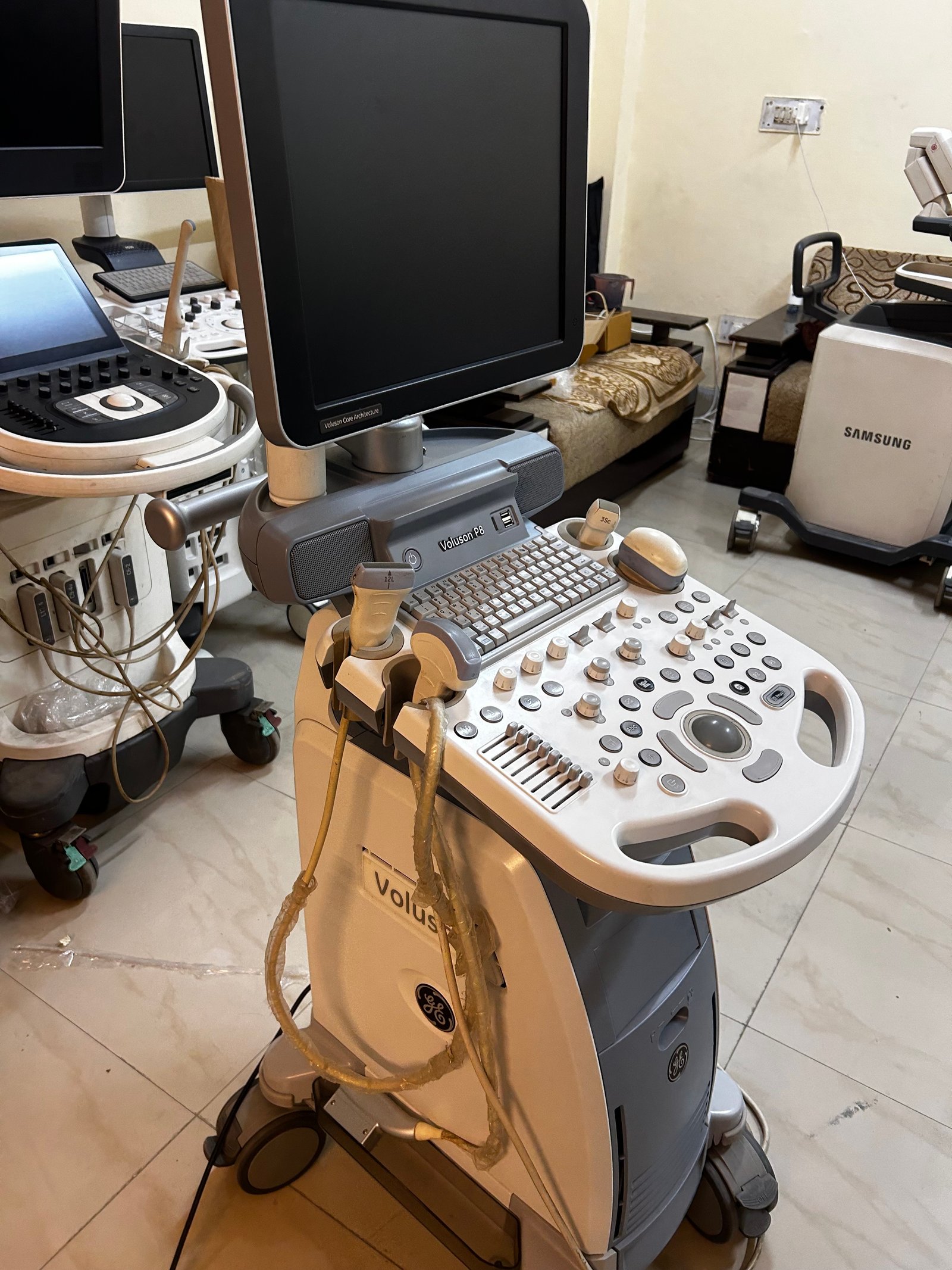 Excellent GE Healthcare Voluson P8 (2016) image 2